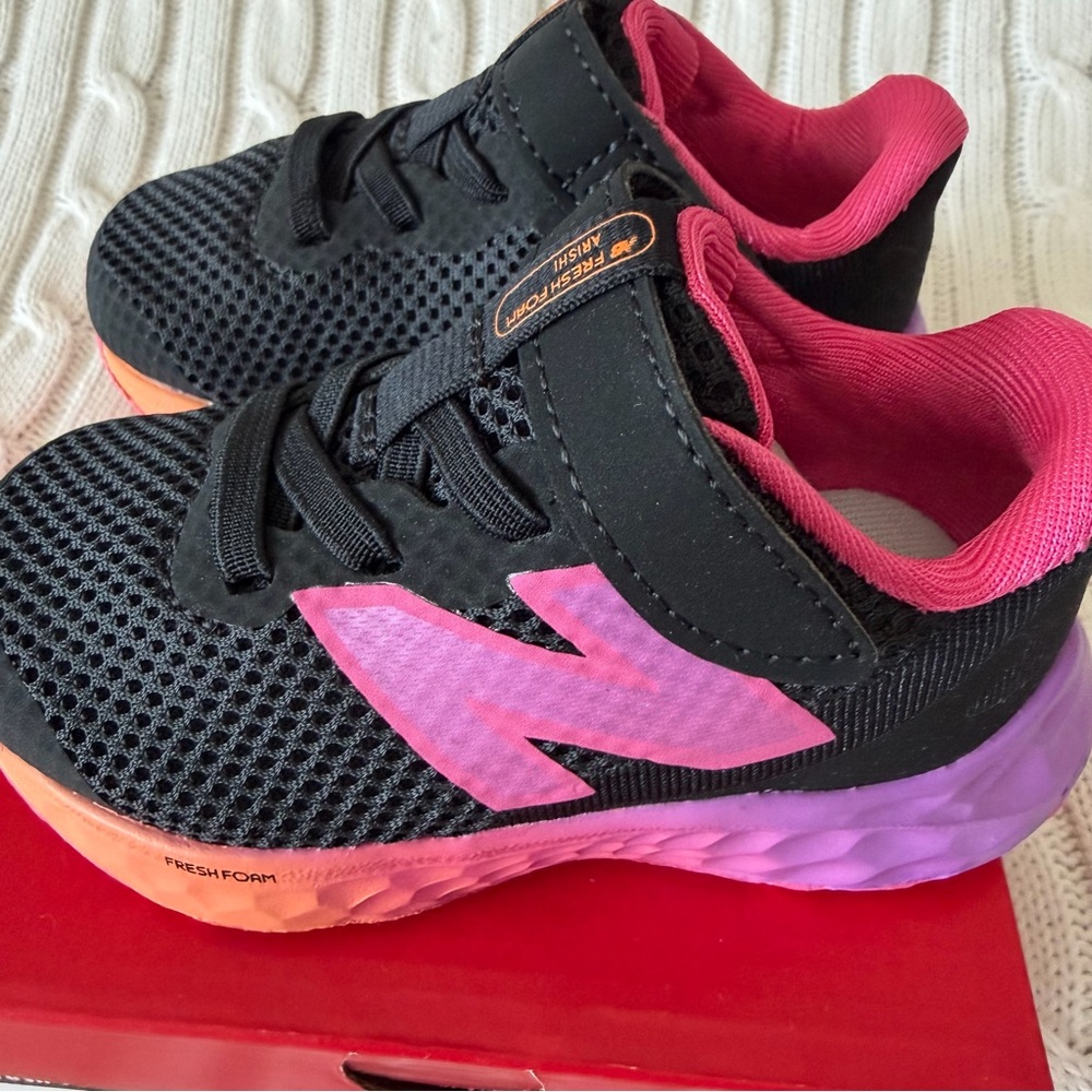 New Balance Fresh Foam Arishi Bungee Lace Baby Girls Sz 5 Ergonomic First Walker - Picture 4 of 8